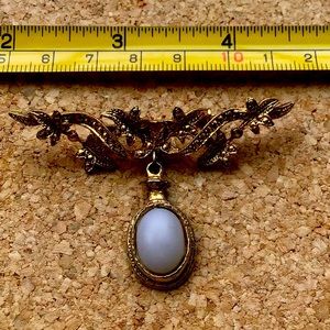 Victorian Style Faux Pearl Brooch Pin Gold Tone